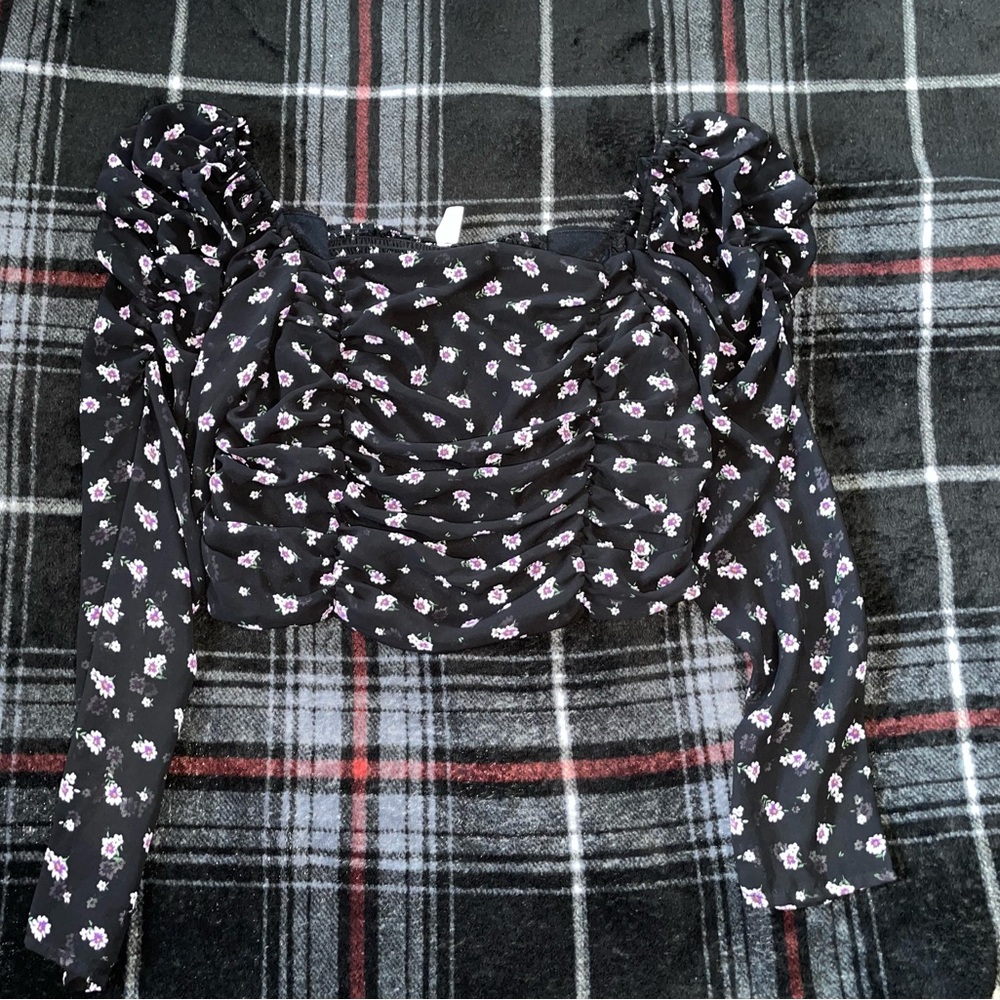 H&M Puff Shoulder Mesh Sleeve Floral Black Long Sleeve Crop Top